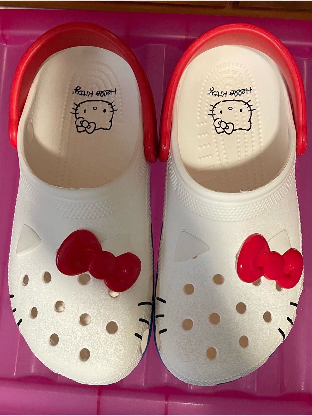 Crocs Hello Kitty Bow Clog Sandals